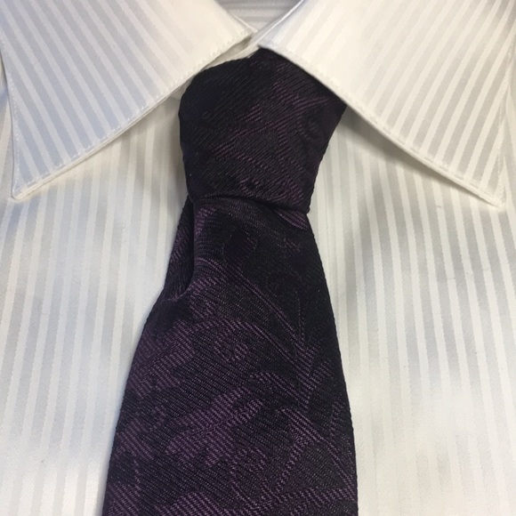 Kenneth Cole Awearness, dark purple with lighter organic floral pattern tie. - Picture 6 of 7